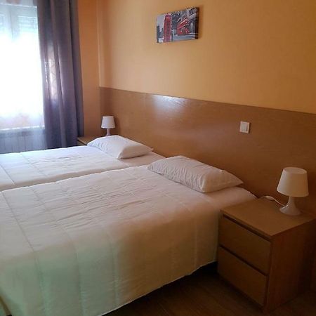 Hostal La Pared Torres de la Alameda Εξωτερικό φωτογραφία