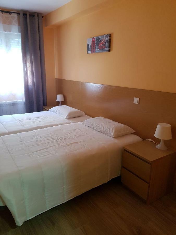 Hostal La Pared Torres de la Alameda Εξωτερικό φωτογραφία