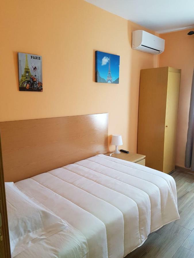 Hostal La Pared Torres de la Alameda Εξωτερικό φωτογραφία