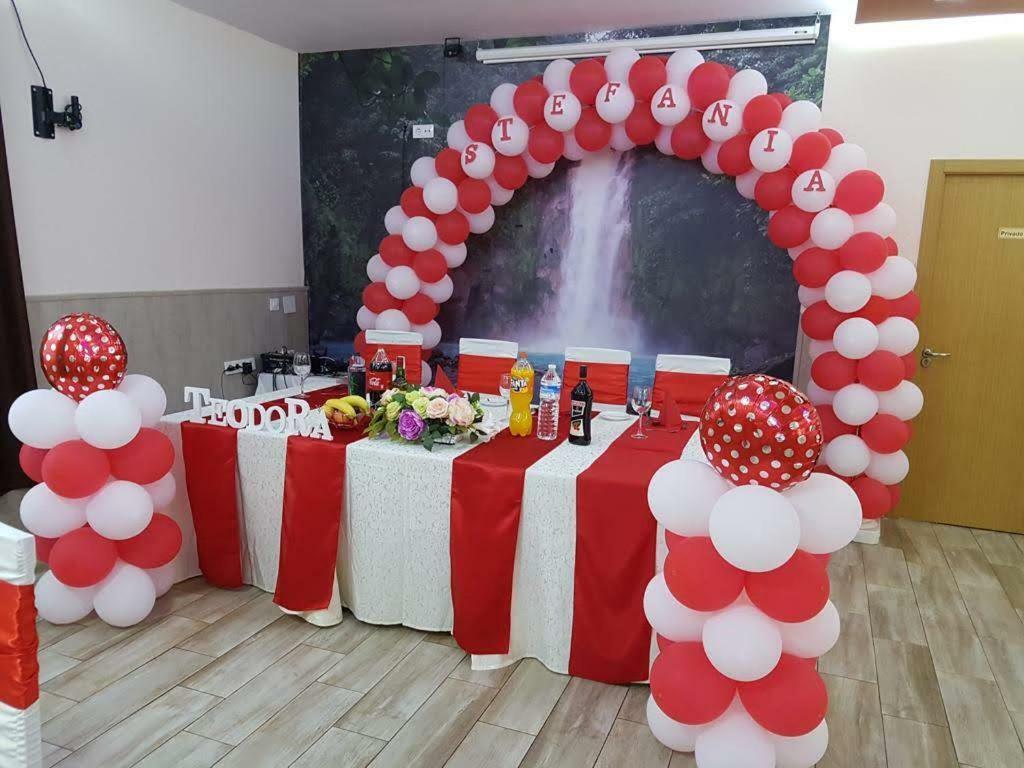 Hostal La Pared Torres de la Alameda Εξωτερικό φωτογραφία