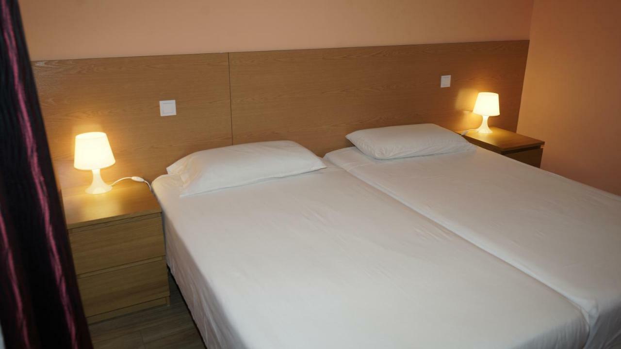Hostal La Pared Torres de la Alameda Εξωτερικό φωτογραφία