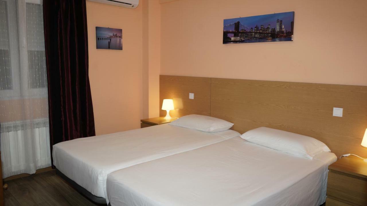 Hostal La Pared Torres de la Alameda Εξωτερικό φωτογραφία