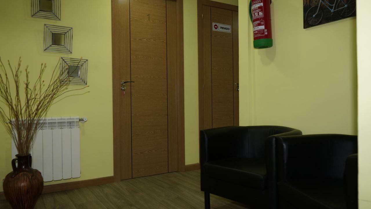 Hostal La Pared Torres de la Alameda Εξωτερικό φωτογραφία